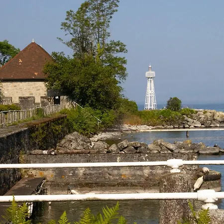 & Nuit De Château Au Bord Du Léman アパート